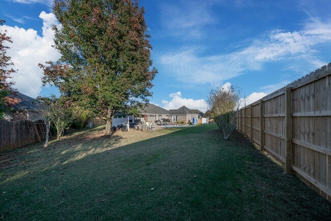 Building Photo - Spacious Madison Home with Pool, Game Room, Bonus Room & Prime Location