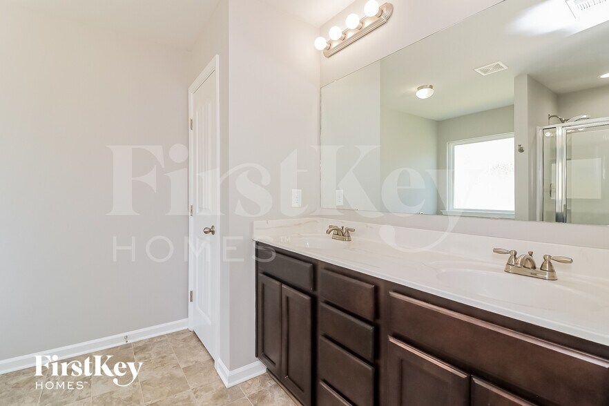 Building Photo - 203 Pinnacle Point Ct