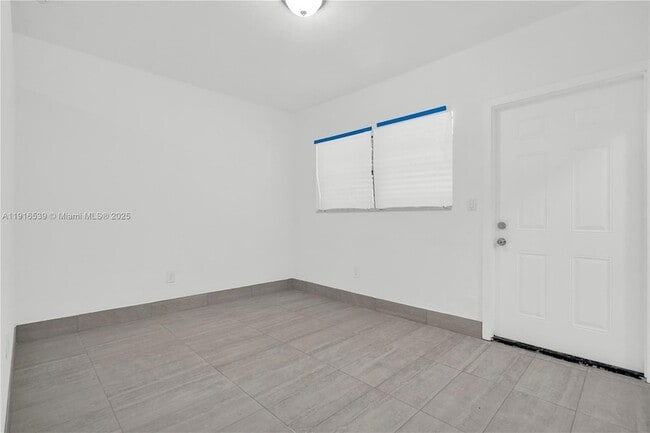 Building Photo - 13390 NE 6th Ave