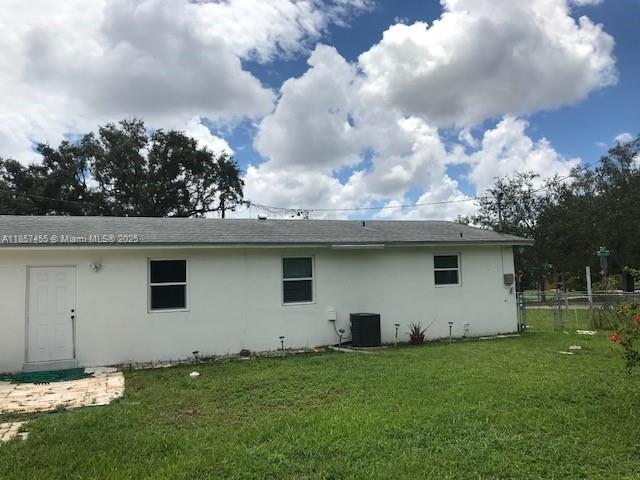 Building Photo - 18233 Oleta Dr