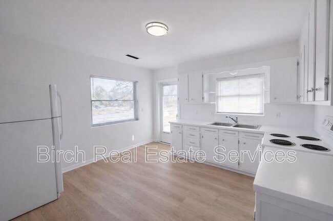 Building Photo - 216 S Lincoln Ave