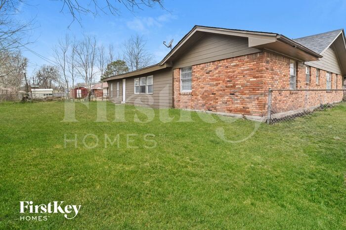 Building Photo - 4303 Trail Lake Dr