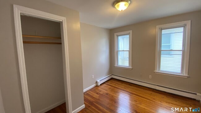 Building Photo - 82 James St