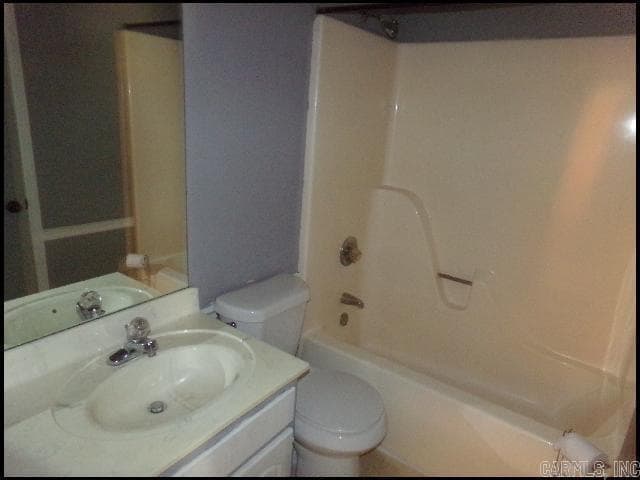 Building Photo - 19 Fox Run Cir