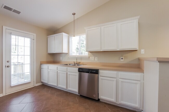 Building Photo - 1003 Washburn Ct