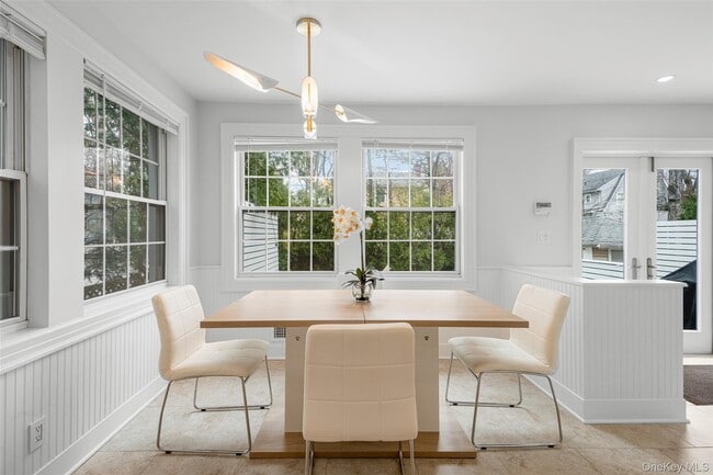 Building Photo - 225 Larchmont Ave