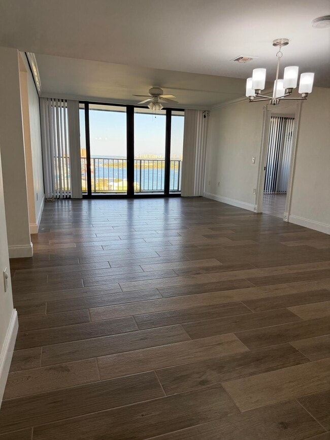 Building Photo - 5600 N Flagler Dr