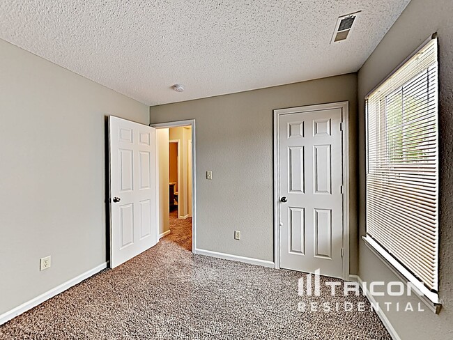 Building Photo - 10436 Apple Creek Dr