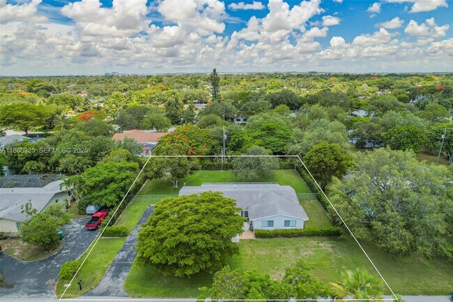 Building Photo - 17460 SW 85th Ave