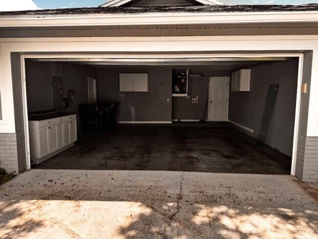Building Photo - 2519 Southern Oak Cir