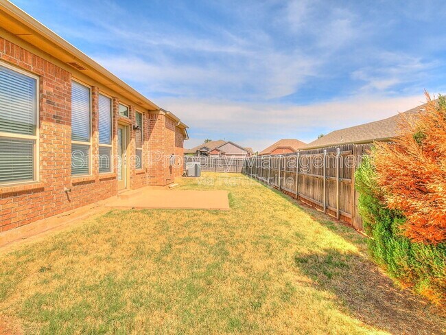 Building Photo - 18020 Cerrado Cir