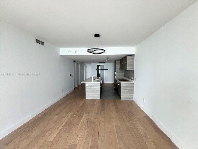 Building Photo - 650 NE 32nd St