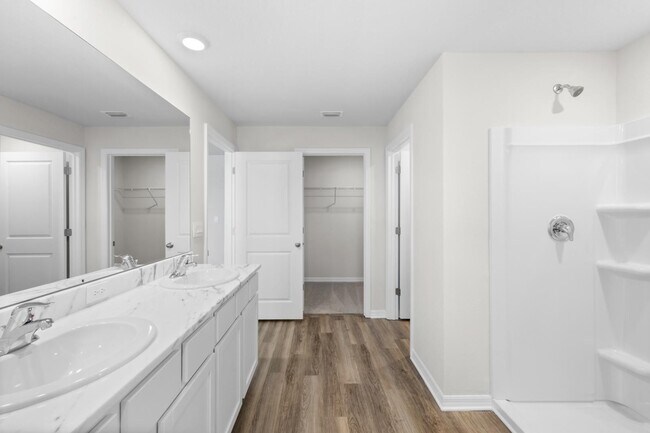 Building Photo - Spacious 5 Bedroom in Parrish!