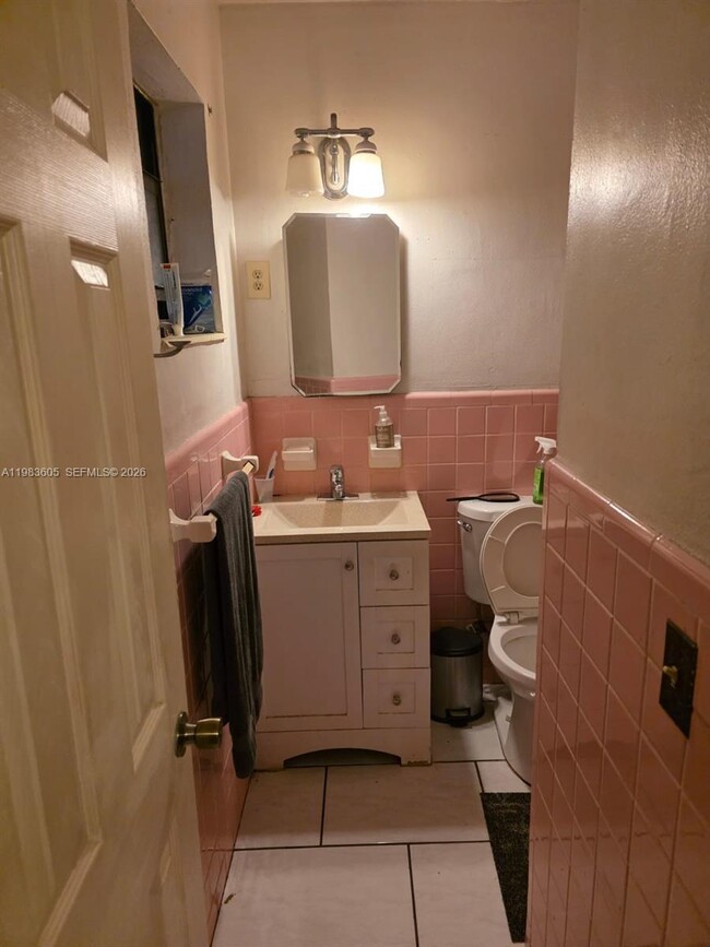 Building Photo - 620 NW 199th St