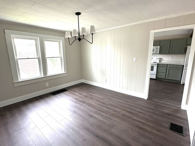 Building Photo - IMMACULATE, completely remodeled, one leve...