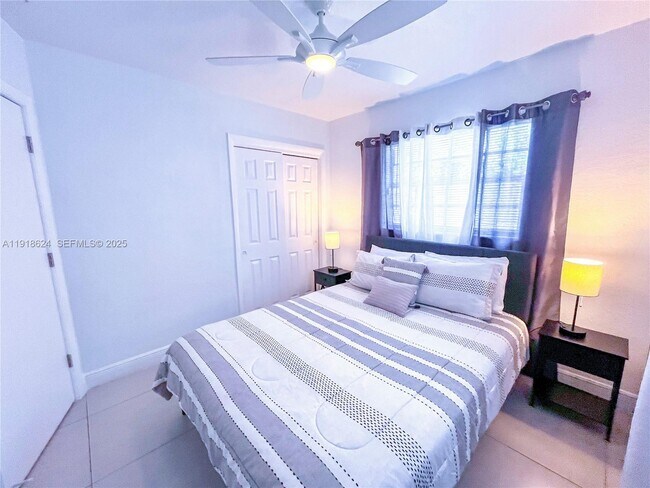 Building Photo - 4420 NW 30th Ct