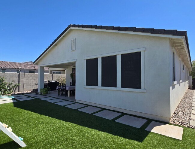 Building Photo - 4-bedroom + Den, 3-bath home in The Preserve at San Tan