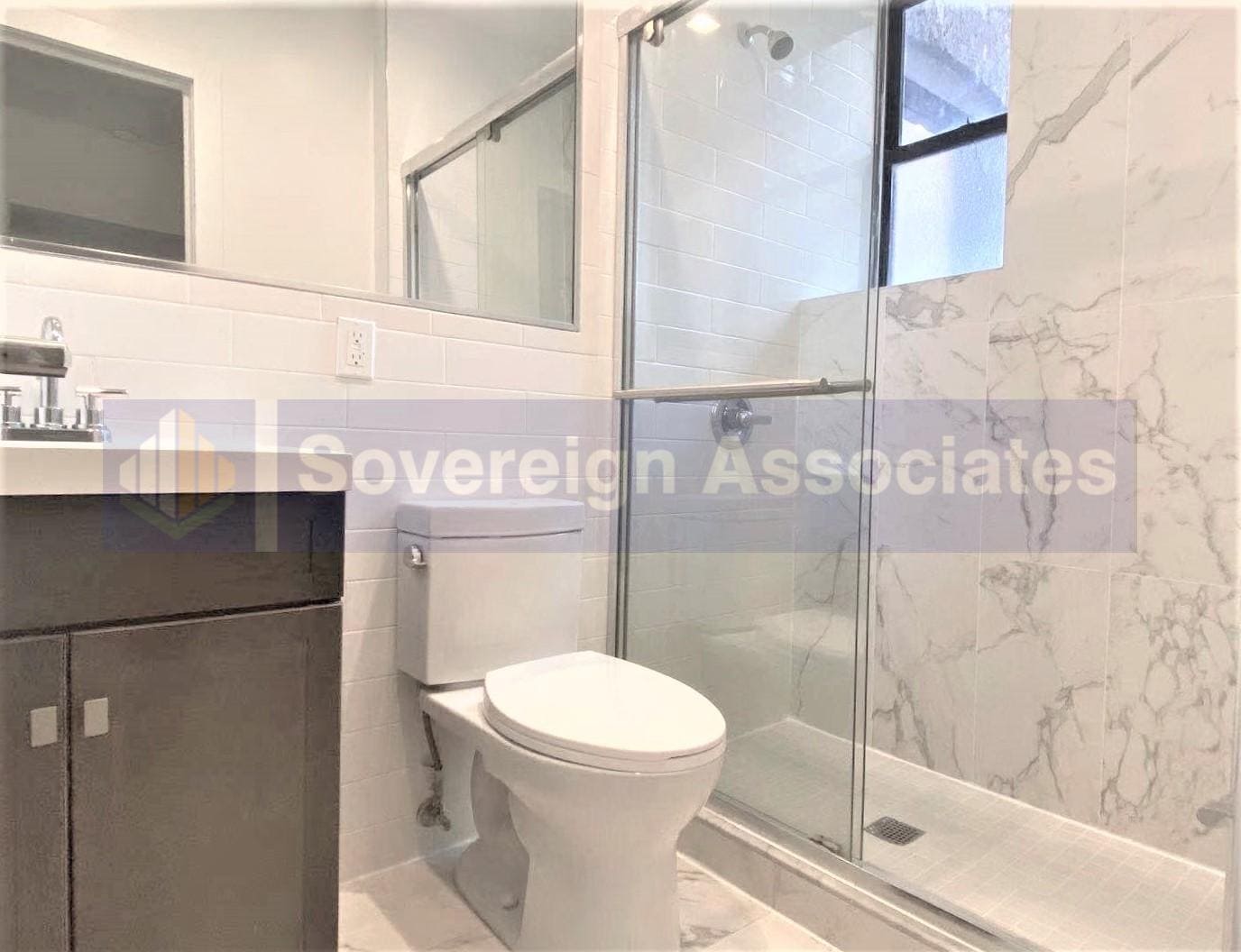 Building Photo - 45 Tiemann Pl