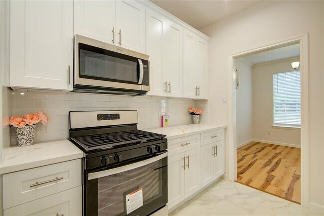 Building Photo - 1810 Oakleaf Cir