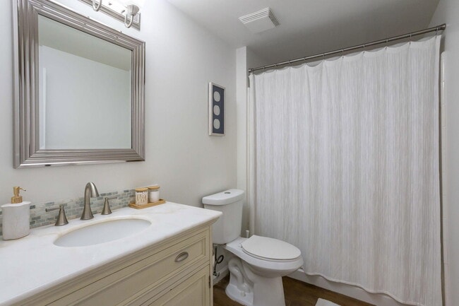 Building Photo - 2044 Alta Meadows Ln