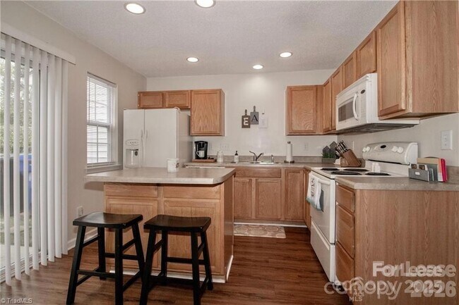 Building Photo - 137 Lynch Cir