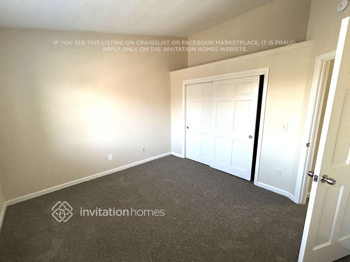 Building Photo - 1295 E Phillips Pl