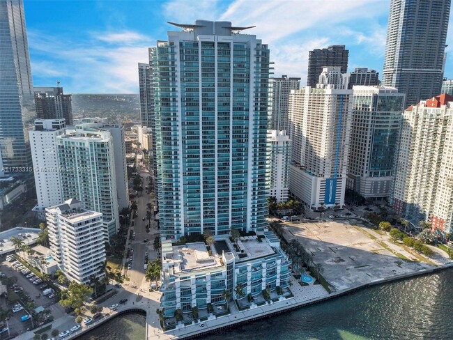 Building Photo - 1331 Brickell Bay Dr