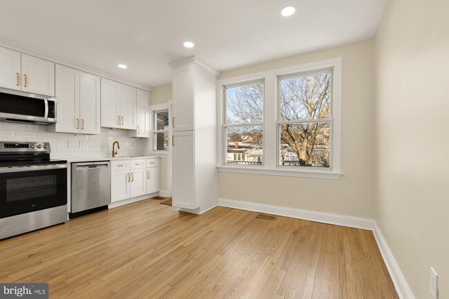 Building Photo - 2205 Observatory Pl NW