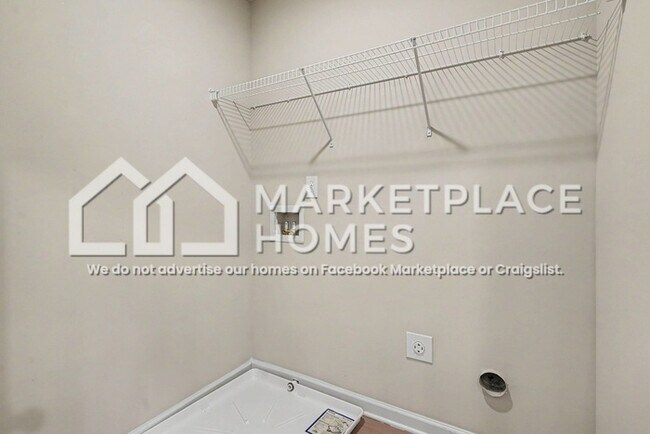 Building Photo - 229 W L Miller Dr