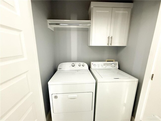 Building Photo - 16 Angelina Dr