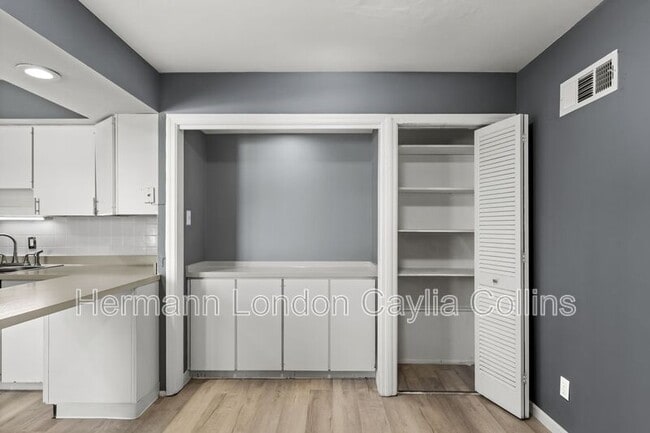 Building Photo - 7249 Pasadena Blvd