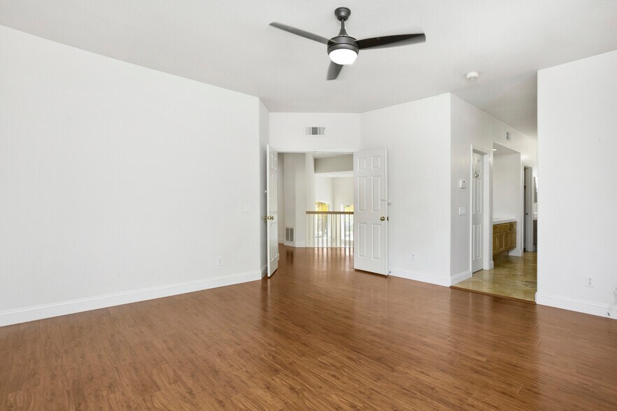 Building Photo - 11 Cipriani