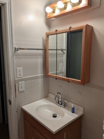 Building Photo - 916 Barton Pl