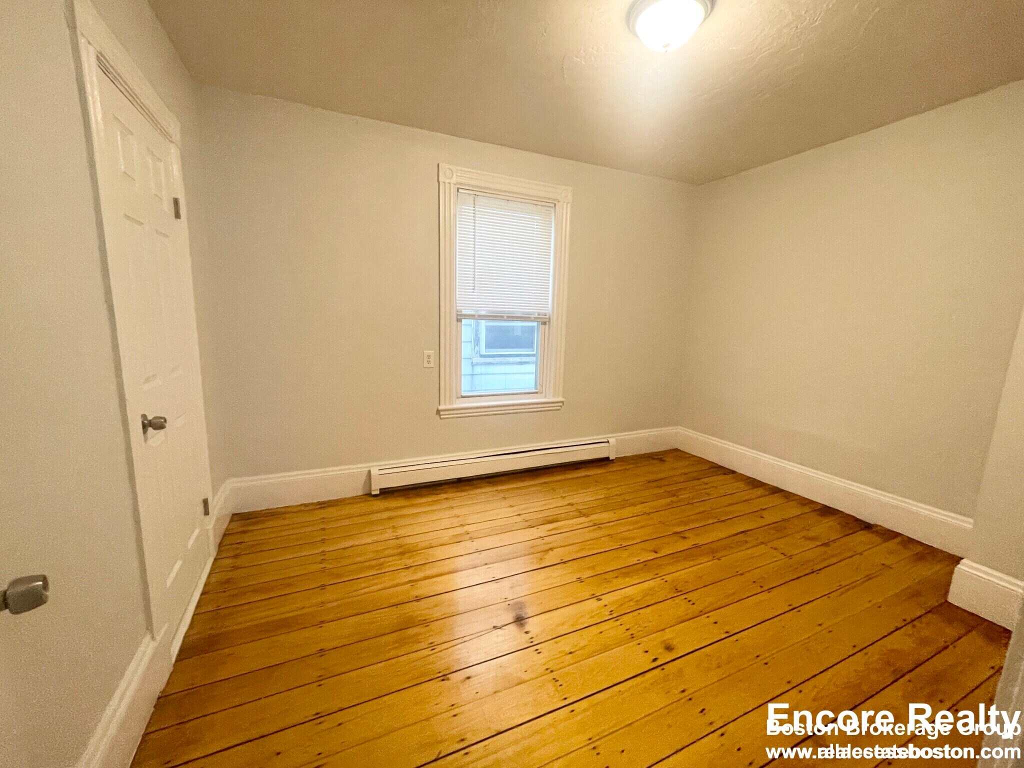 Building Photo - 19 Dorset St