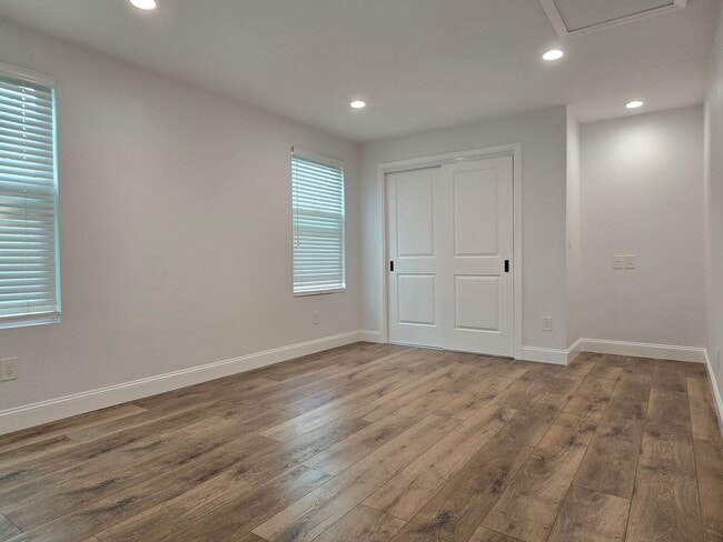 Building Photo - Spacious Single Family Home, Completed Ren...