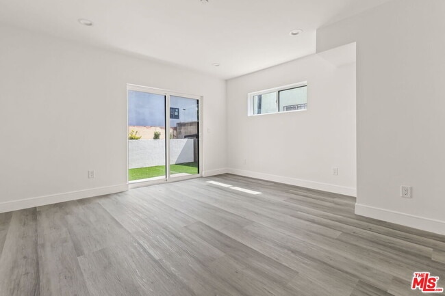 Building Photo - 2938 West Blvd