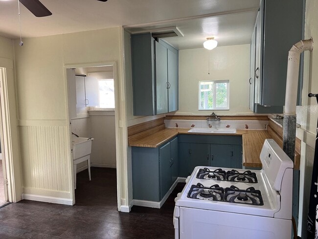 Building Photo - 22771 Inyo St