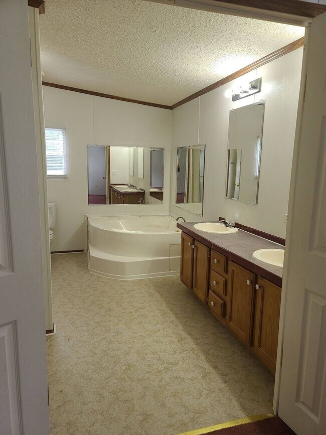 Building Photo - 2321 Cyrus Dr
