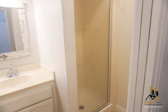 Building Photo - 3605 Larchmont Square Ln