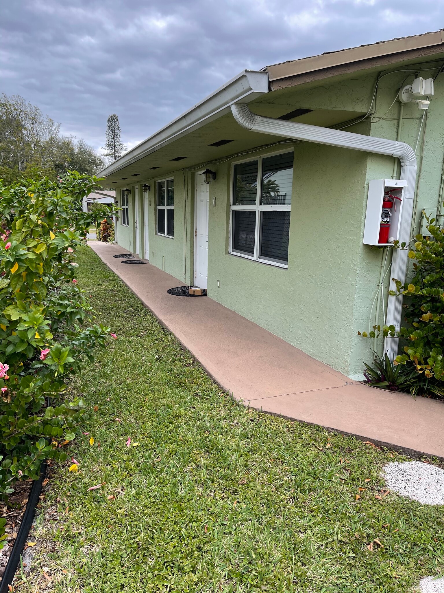 Building Photo - 304 SW 16th Ct