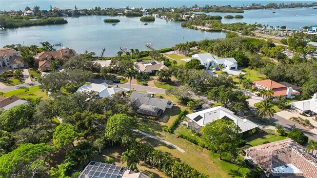 Building Photo - 456 Yacht Harbor Dr