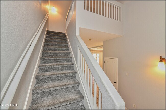 Building Photo - 11651 Dos Palmas Dr