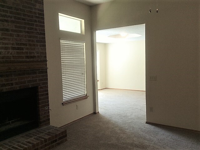 Building Photo - 17408 Valley Crst