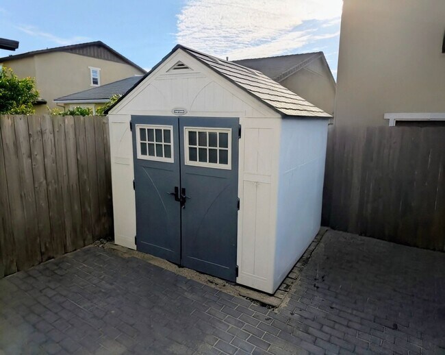 Building Photo - Spacious 4-Bedroom Corner-Lot Home w/ Smar...