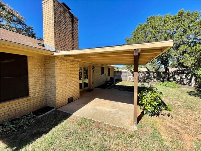 Building Photo - 706 Heritage Trail