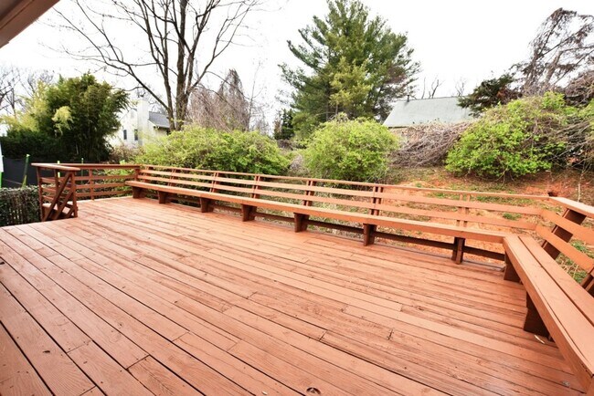 Building Photo - Awesome 4BR, 3BA Close In Bethesda Home With 2 Car Garage!!!