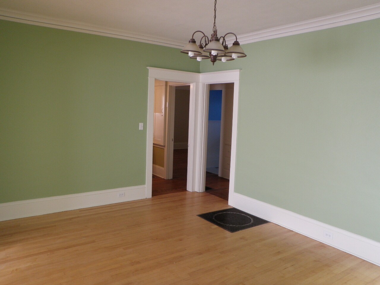 Building Photo - 5046 NE Mallory Ave