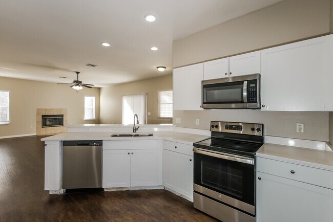 Building Photo - 3677 Sandhill Crane Dr