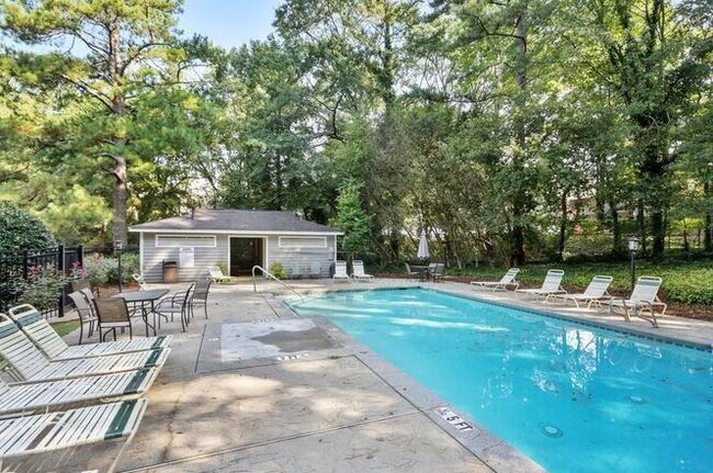 Building Photo - 527 Warm Springs Cir