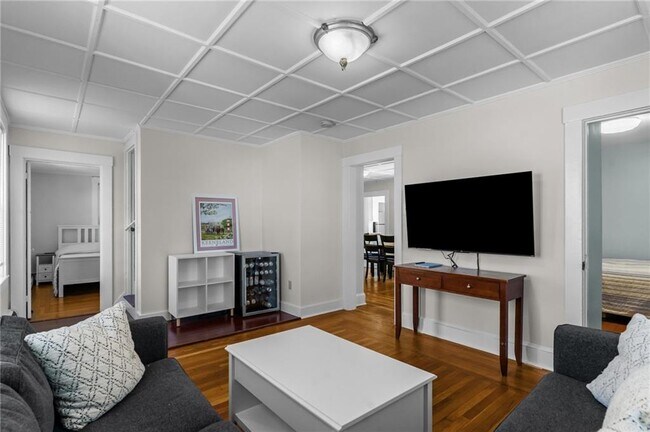 Building Photo - 11 Young St